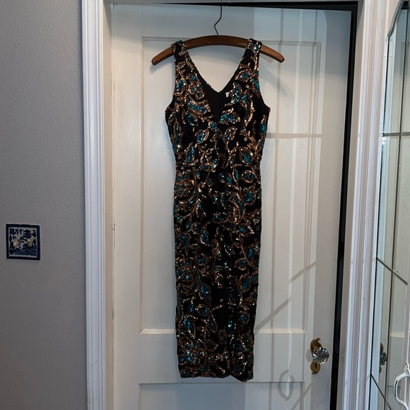 Dress the Population Dresses & Skirts - Dress the Population sequined sleeveless fitted dress small black gold